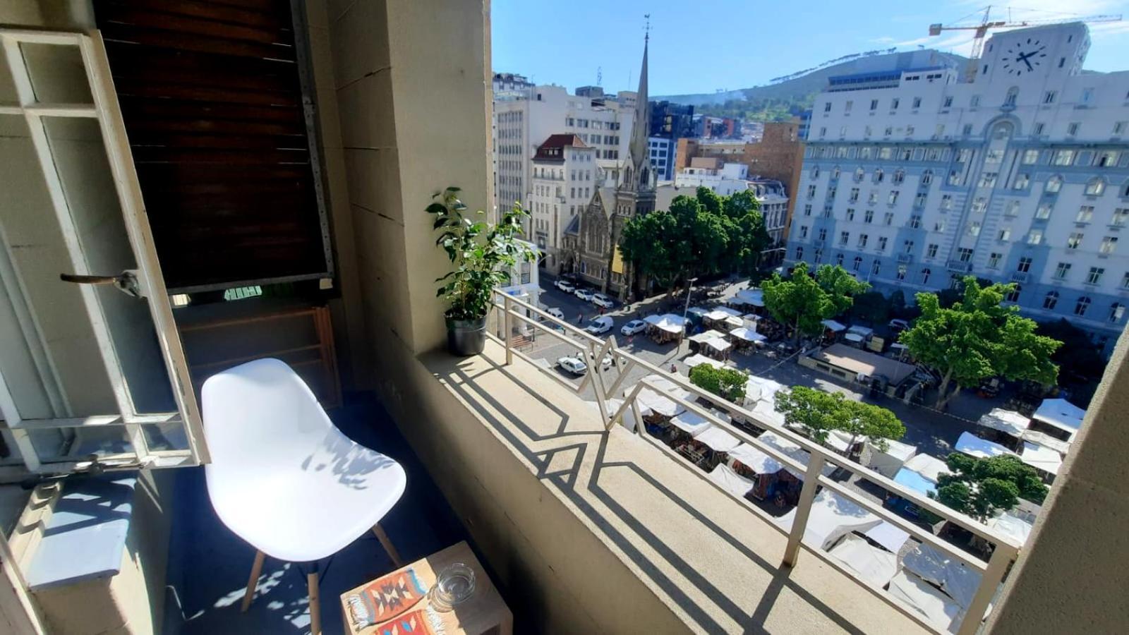 Apartment City Retreat: Cozy Balcony! *