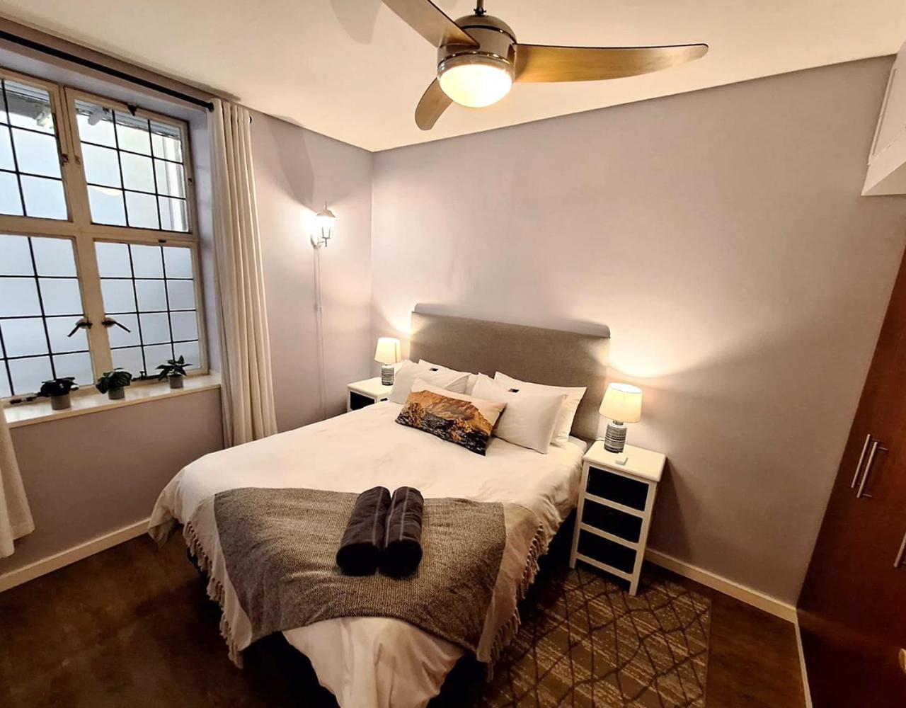 Apartment City Retreat: Cozy Balcony!